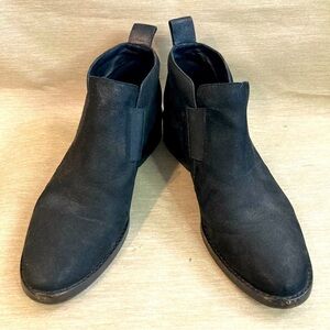 EILEEN FISHER  Sz 9 Tumbled Nubuck Flat Stacked Heel Round Toe Chelsea Booties